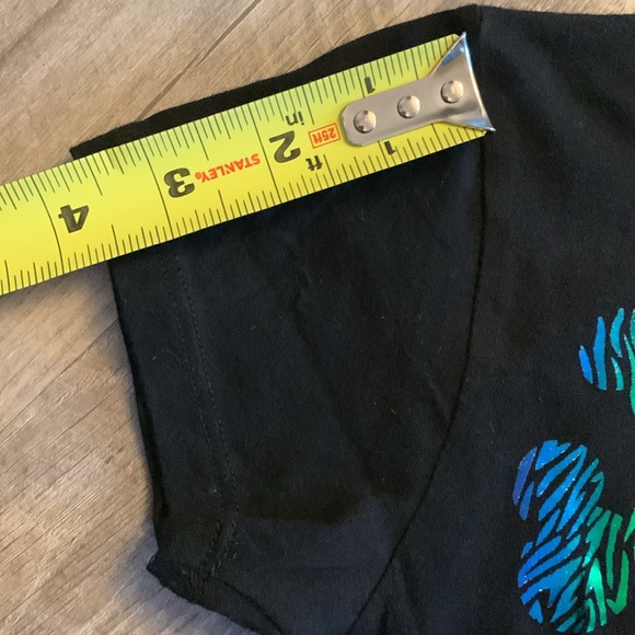 Beautiful Black Walt DisneyWorld t-shirt - Picture 8 of 8